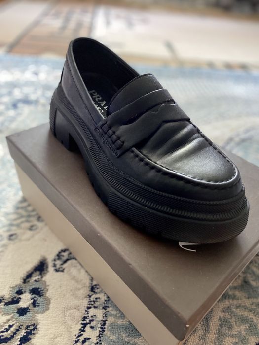 Продам лоферы кожаные черные 37р.