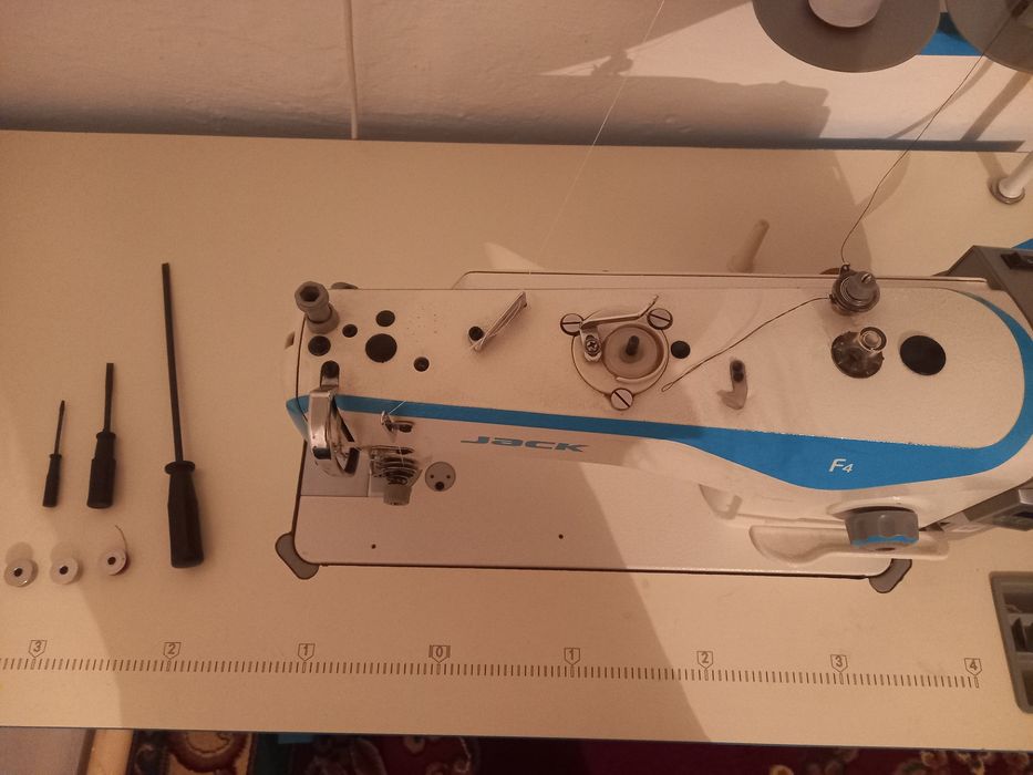 Продается швейная машина. Jack
