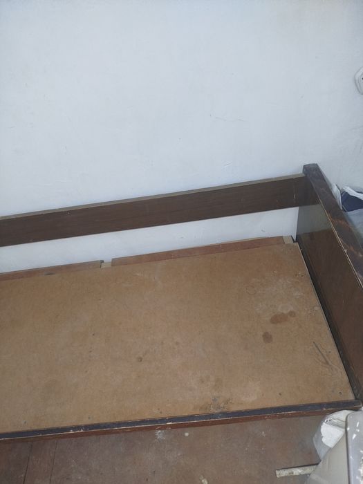 Продам кровать б/у без матраса