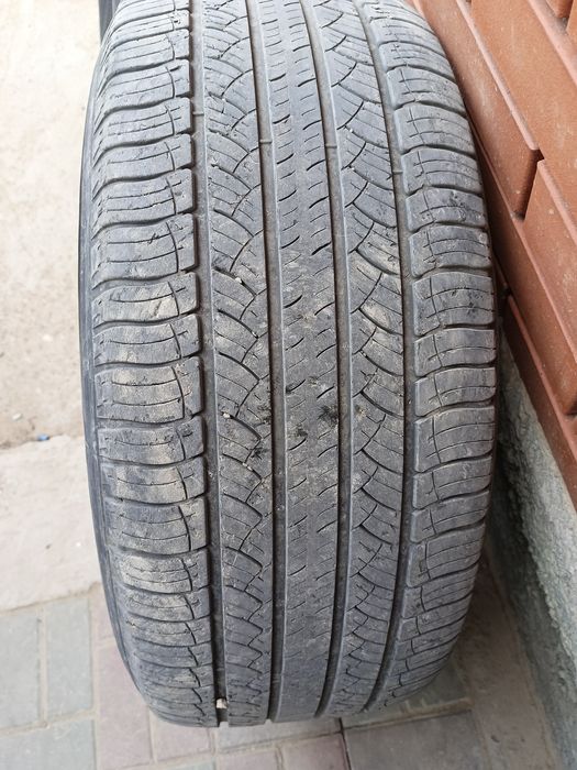 Шины с дисками б.у 220 тысяч за комплект