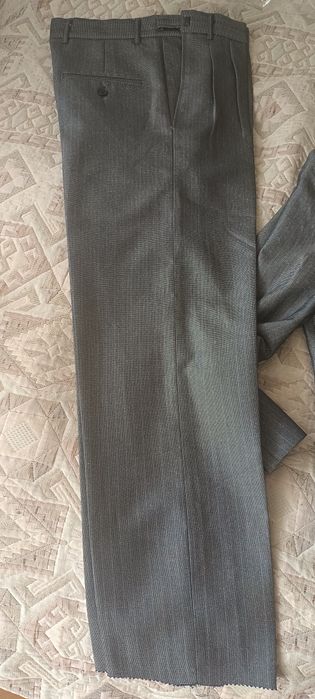 Продам костюм двойку новый