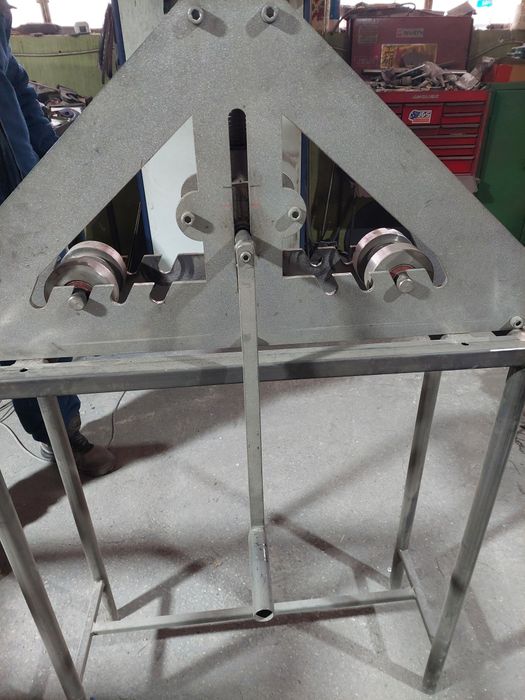 Машина за огъване на профилни тръби