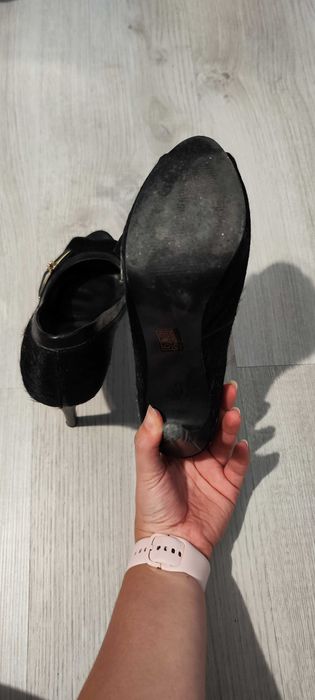 Отворени токчета Guess