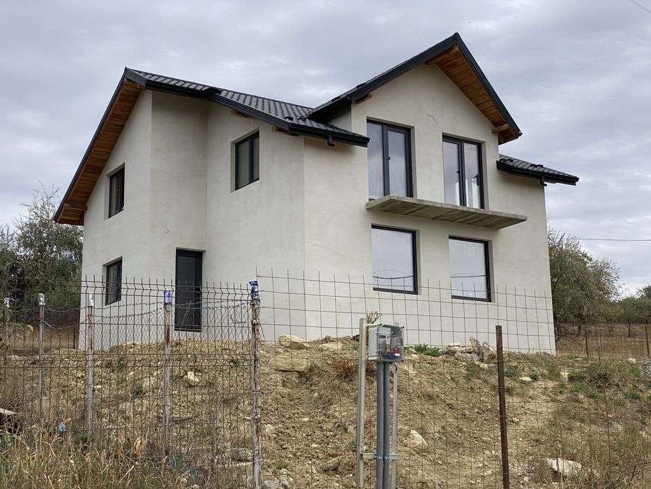 Casa 4 camere de vanzare