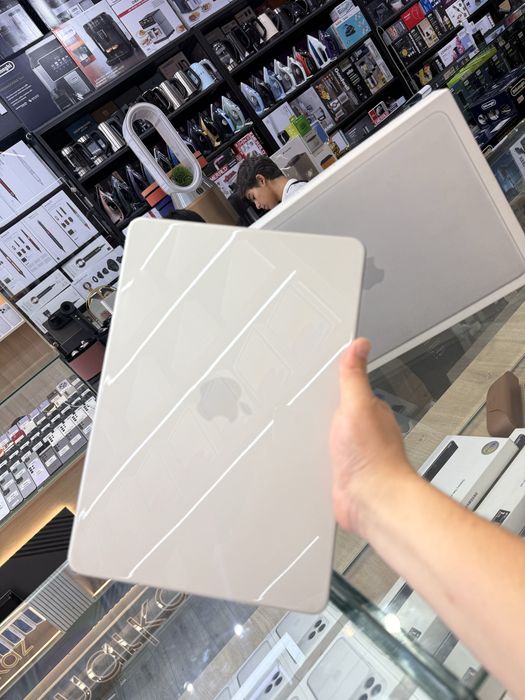 MacBook Neo 13” 8/256GB — Ideal holatda