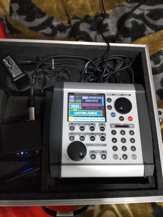 Vând acordeon Excelsior  cu midii și juzii 2.