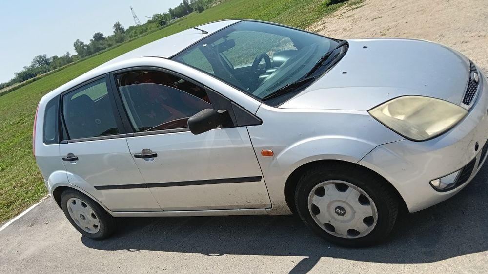 Vând Ford Fiesta