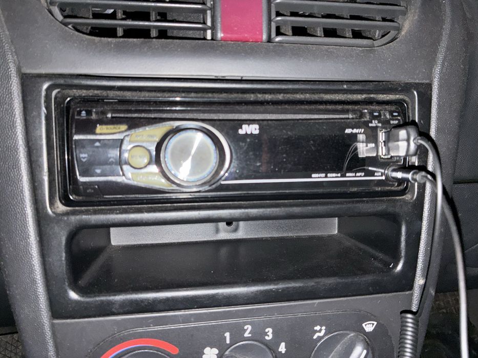 JVC Авто Ресийвър CD за кола usb aux