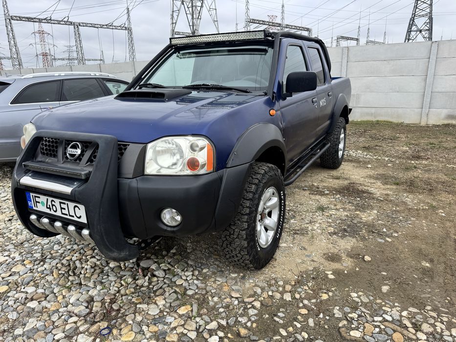 Vând Nissan Navara