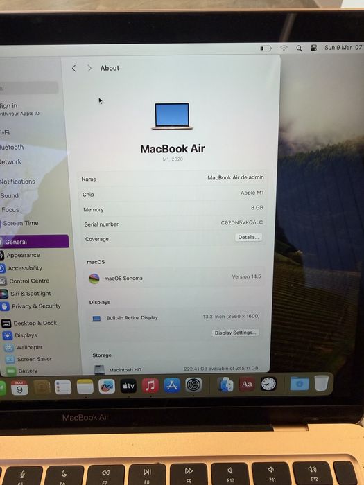 MacBook air m1,2020. Baterie 93% .
