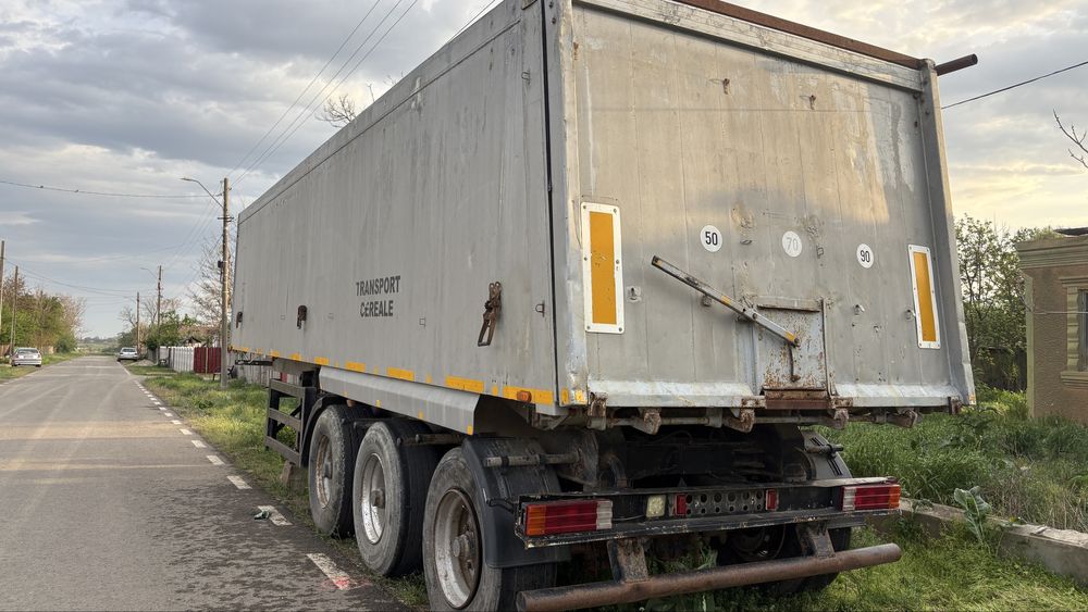 Vand sau inchiriez bena cereale/piatra