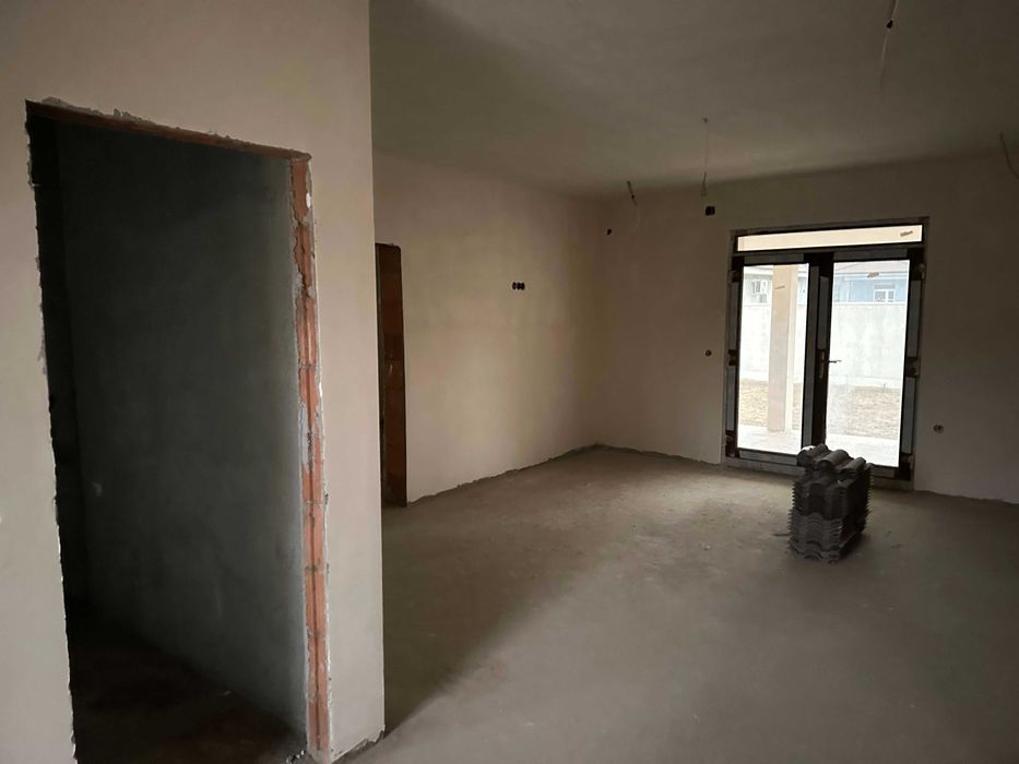 Casă parter nouă, 3 dormitoare, terasa, Nojorid – proprietar