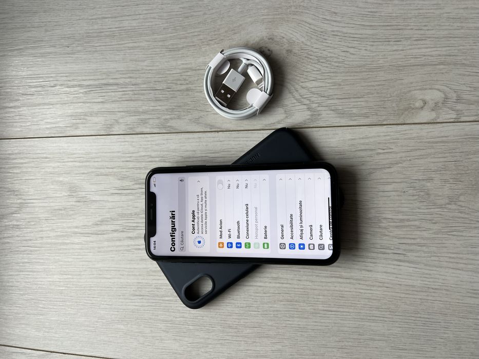 • Iphone XR •  BATERIE 92% •