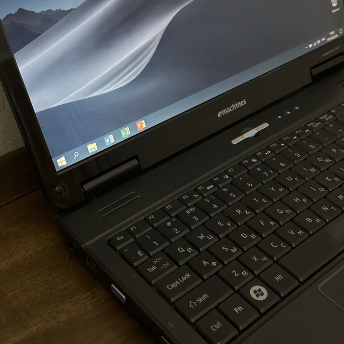 Ноутбук eMachines E525 series