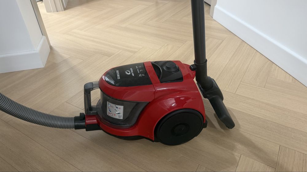 Пылесос Samsung.