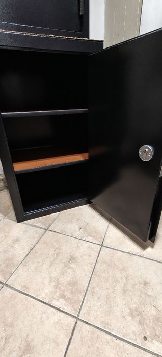 Продам новый металлический сейф!