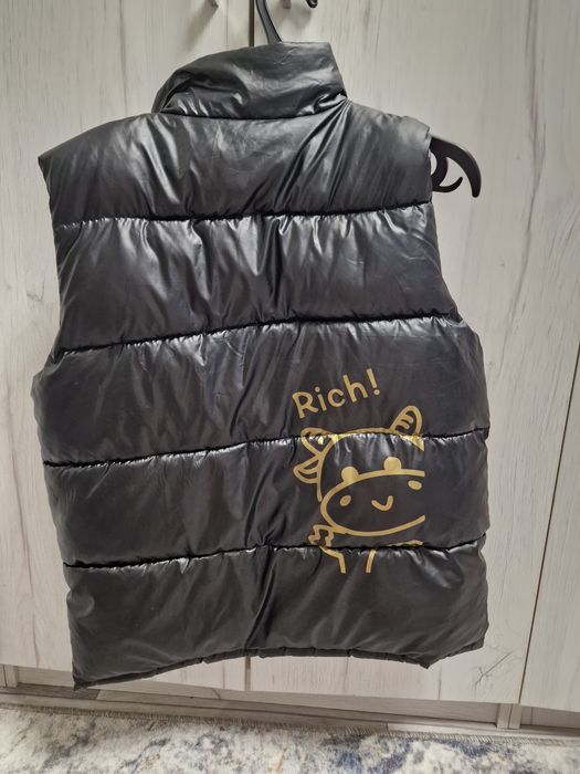 Женские безрукавки.