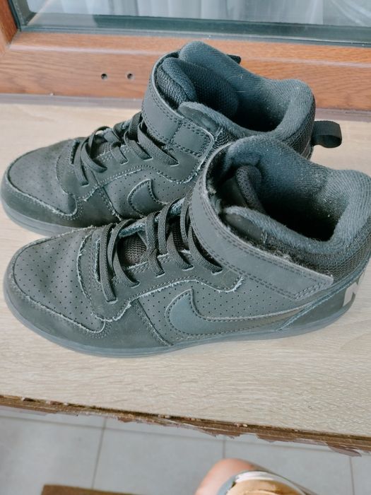 Adidași Nike.   .