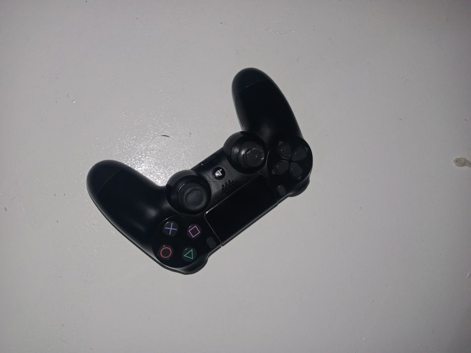 PLAYStATIOn 4 pro.