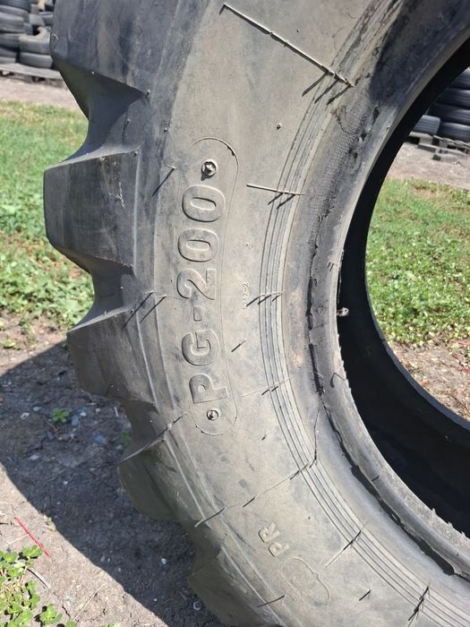 Vand 1 anvelopa tractor 14.00-24 buna fara defecte sau taieturi
