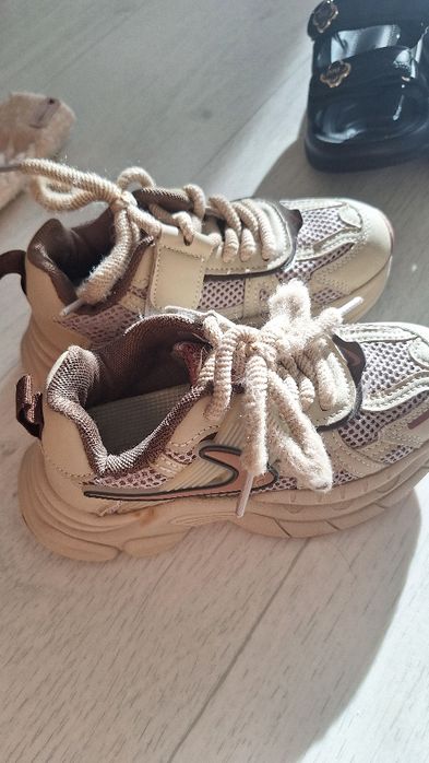 Продам детскую обувь