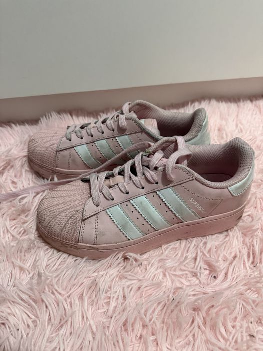 туфли и кроссовки