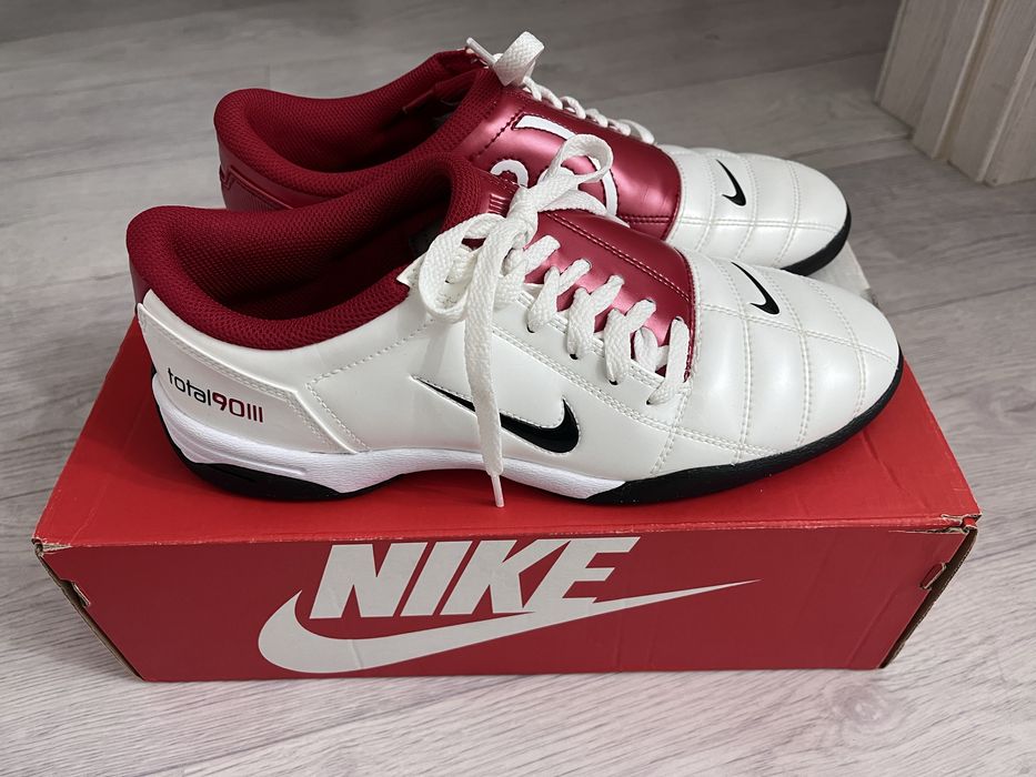 Кроссовки nike t90