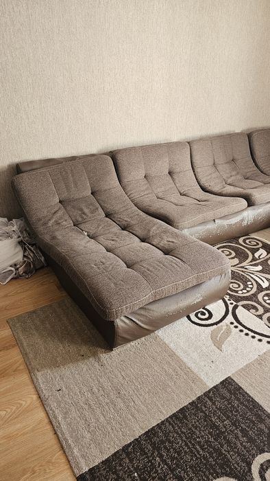 Отдам Диван бесплатно.  . Раскалывается. Самовывоз.