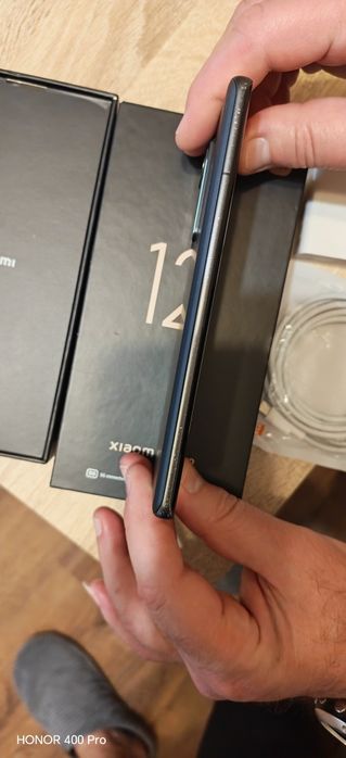 Продавам xiaomi 12 pro
