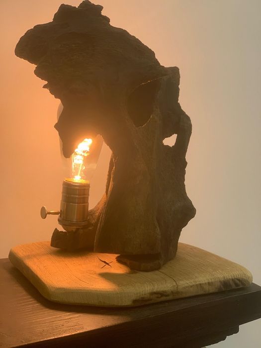 Veioza handmade din lemn natural