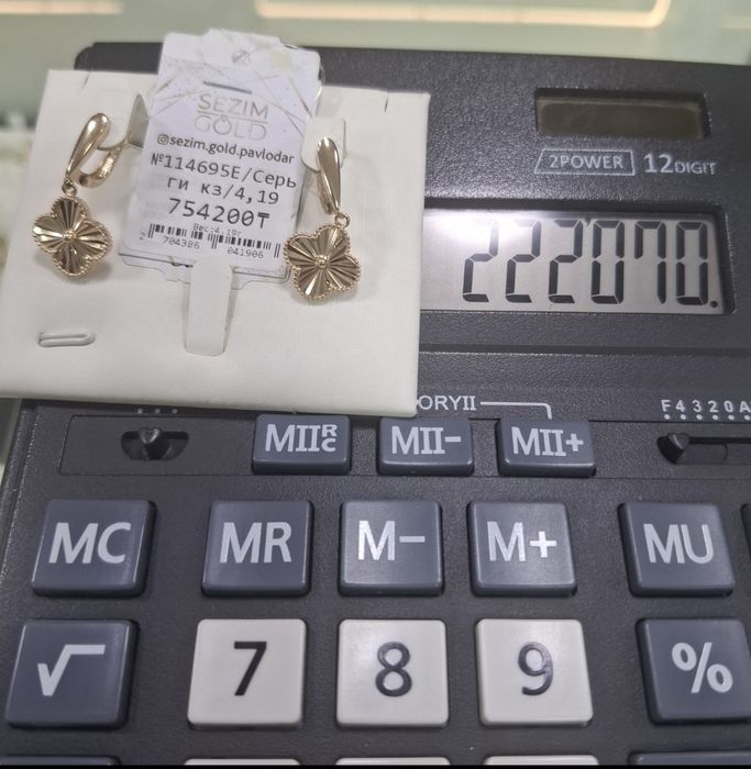 Продам золотые серьги производство Россия