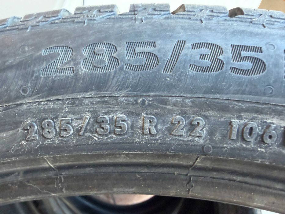 Зимни гуми Continental 285/35/22 супер запазени - 3 броя