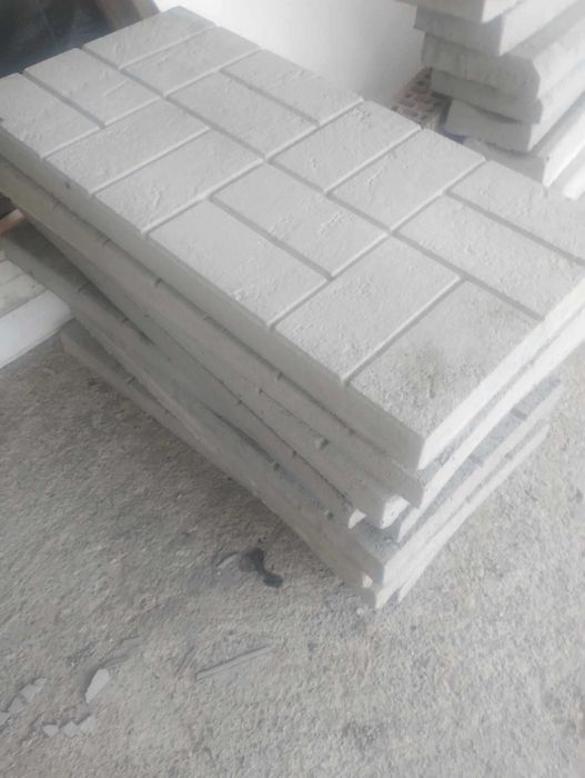 Plăci și stâlp beton pentru gard