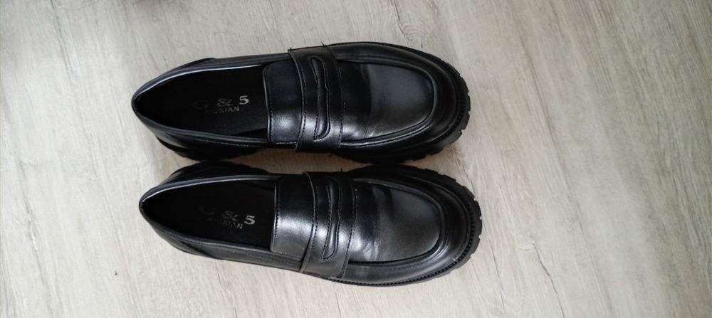 Продам женские лоферы