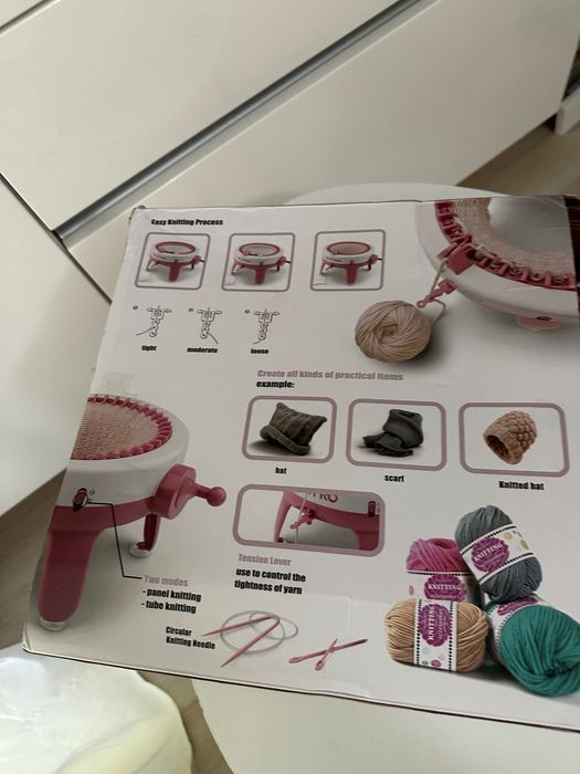 Mașină de tricotat Sentro 40 ace cu accesorii – ca nouă