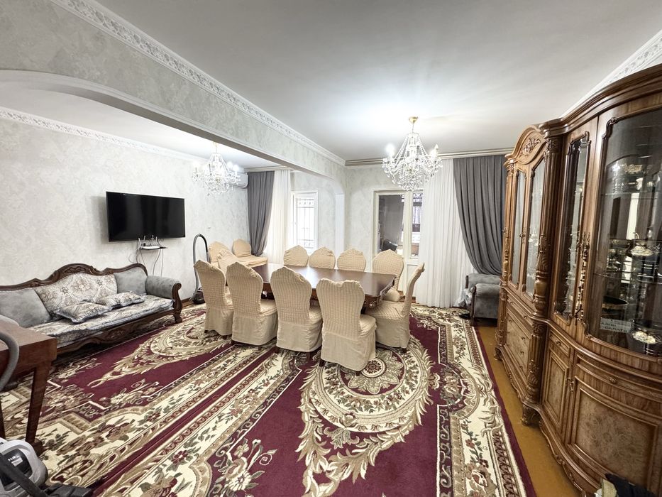 Продается 4 комнатная квартира.Мирзо Улугбекский район.Массив Карасу-6