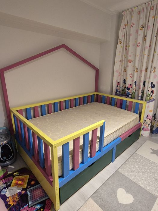 Vând pat tip căsuța