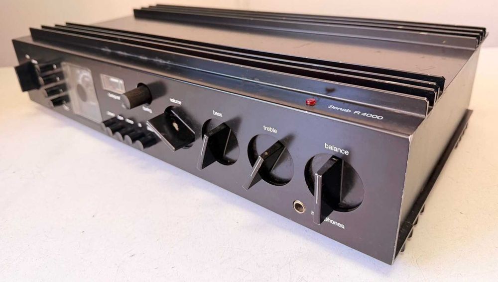 Statie Amplificator cu Radio Sonab R 4000 – Sunet Suedez de Excepție