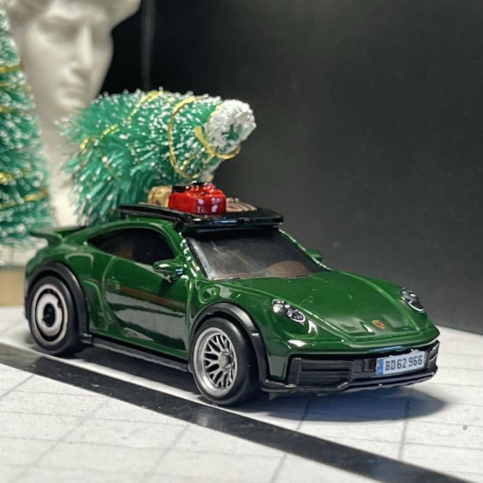Hot Wheels Christmas Customs