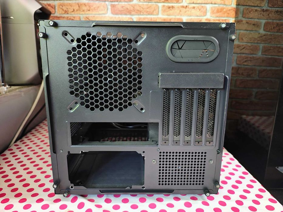 Carcasa PC Thermaltake Core V21 Cube.