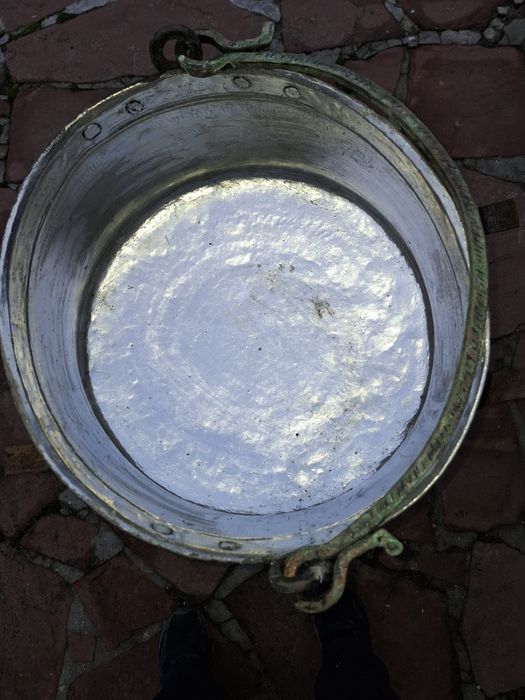 Продавам стар бъкърен казан.Без нагар.