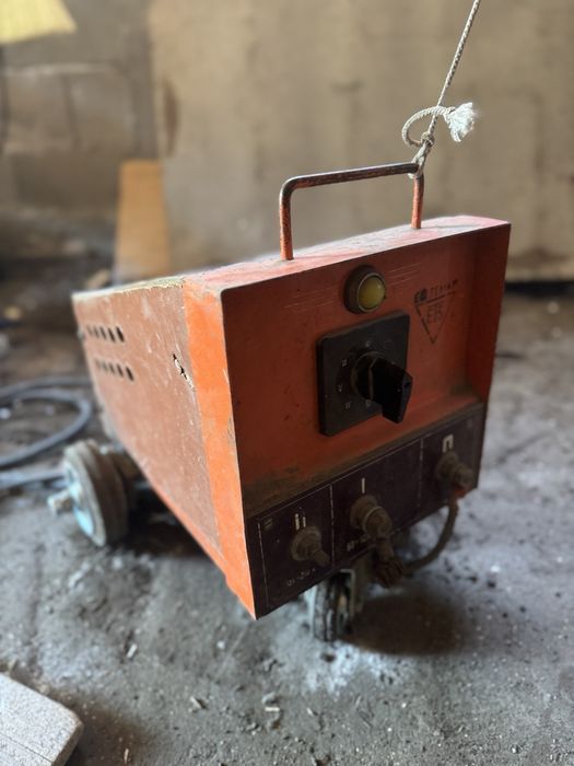 Продавам електрожен професионален 6 степени работи с електроди от 2 /6