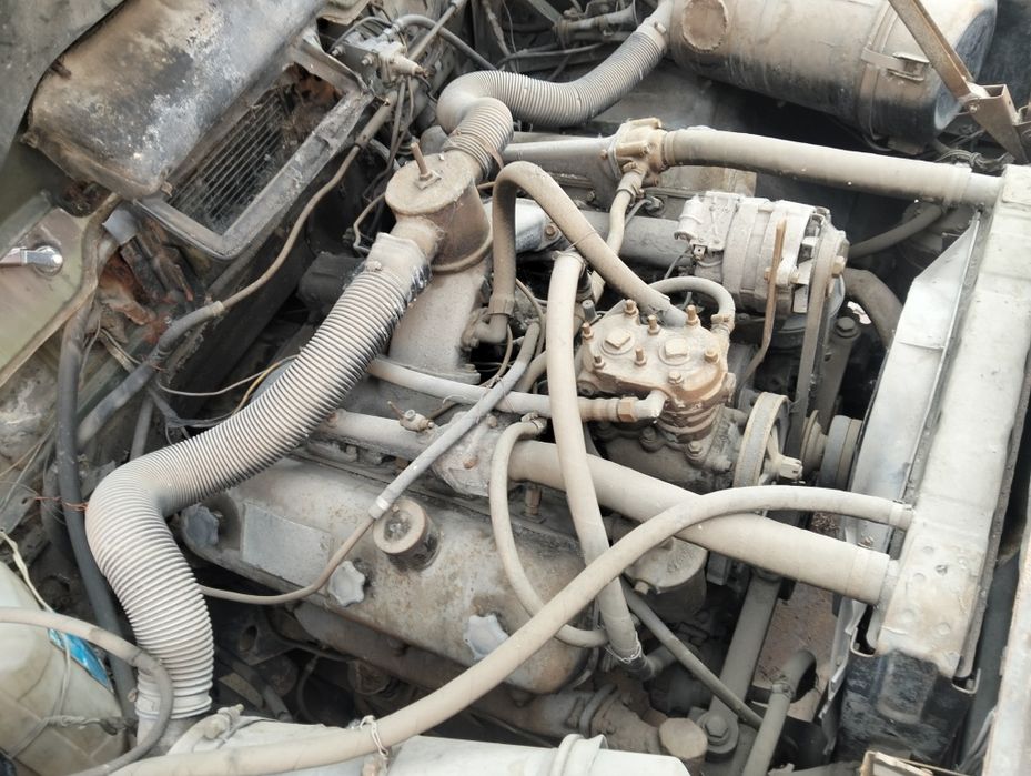 Продам двигатель с коробкой ямз 236.