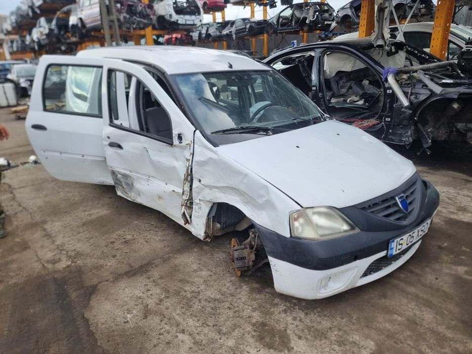 Stop stanga 62420911 Dacia Logan 1 [2004 - 2008] MCV 1.4 mpi k7j710