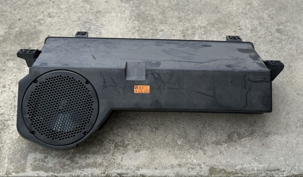 Бас каса Harman Kardon за Mercedes R класа W251