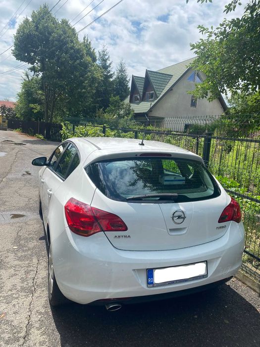 Opel Astra J 1.4 TURBO Benzină – 2011 –