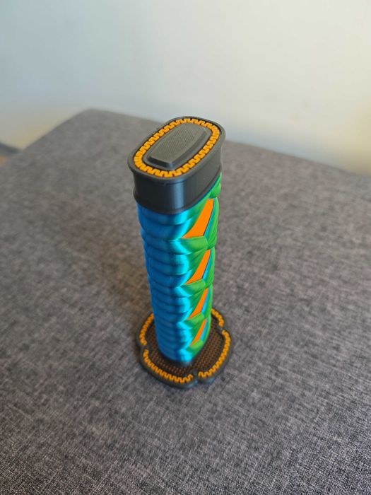 Меч катана с хамелеонова зелено и синя оплетка и разтегателно острие