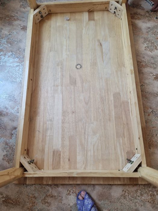 Продам стол обеденный