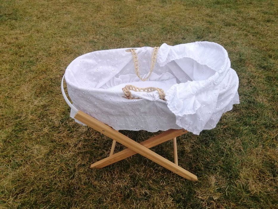 Landou, scaun de masa si cosulet pentru papusi