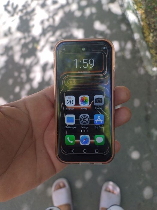 Vând tel calus model iPhone 17 mini